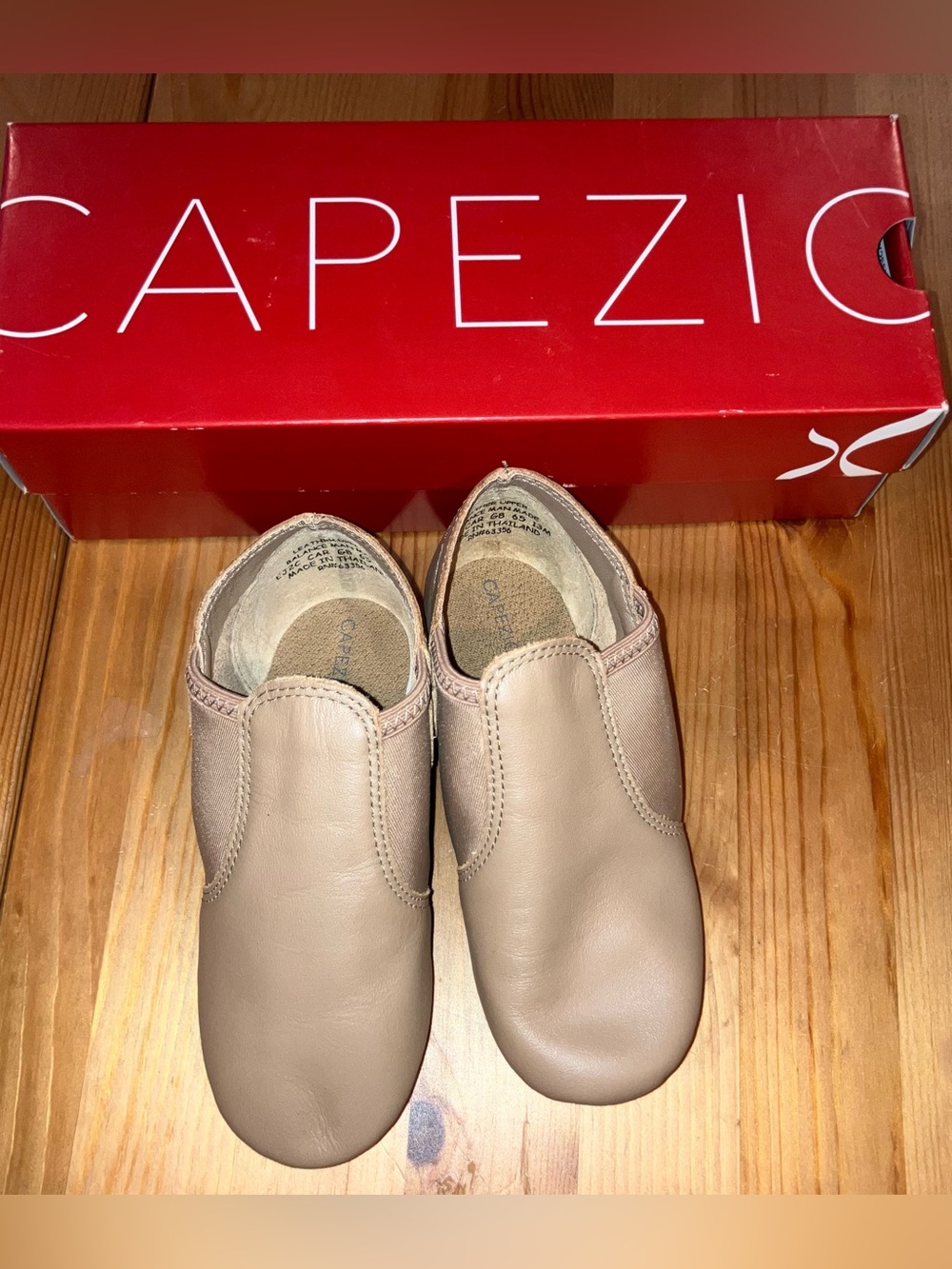 NEW w/Box E Series Capezio Beige Slip-On Jazz EJ2C Leather Dance Flats Size 13M